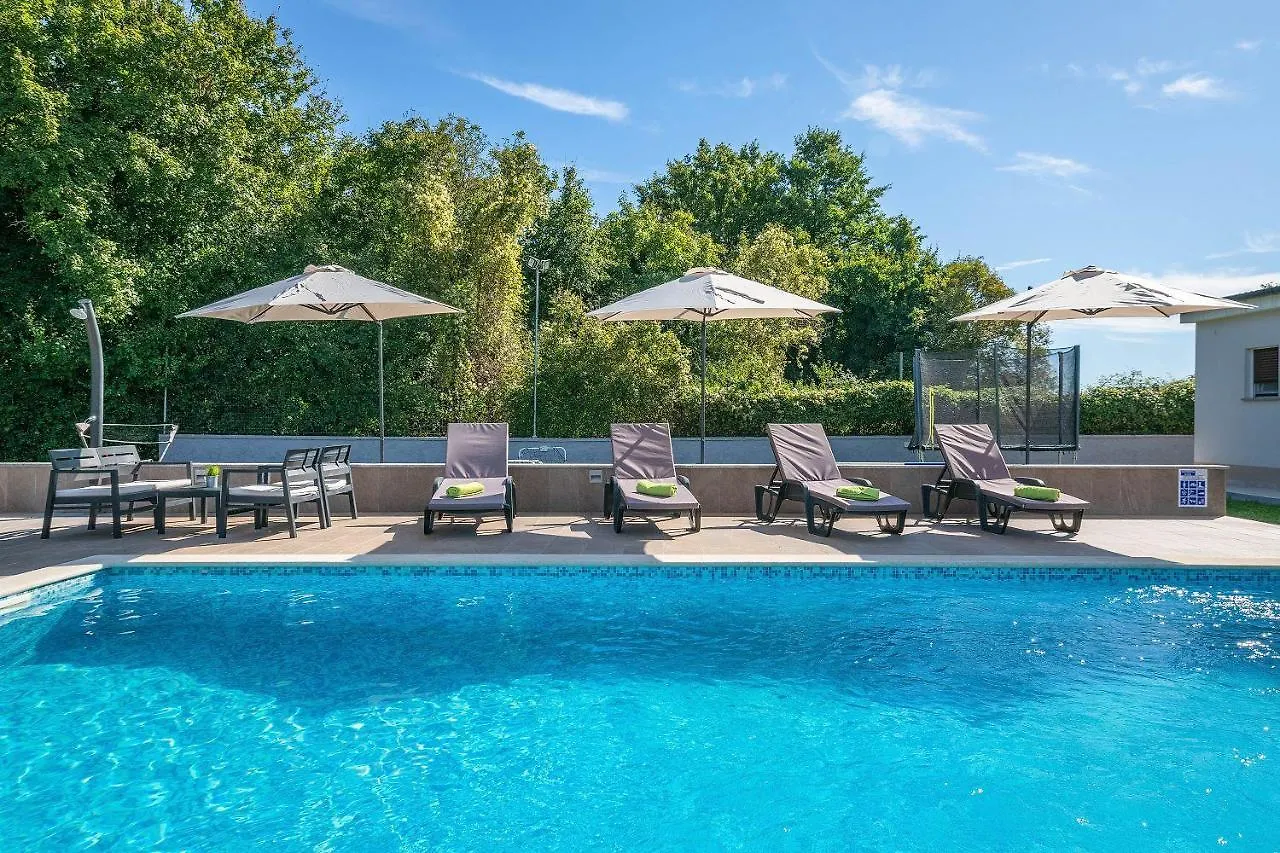 Charmante Villa Mit Privatem Pool, Klima, Sonnenliegen, Terrasse Und Grill Manjadvorci 別荘