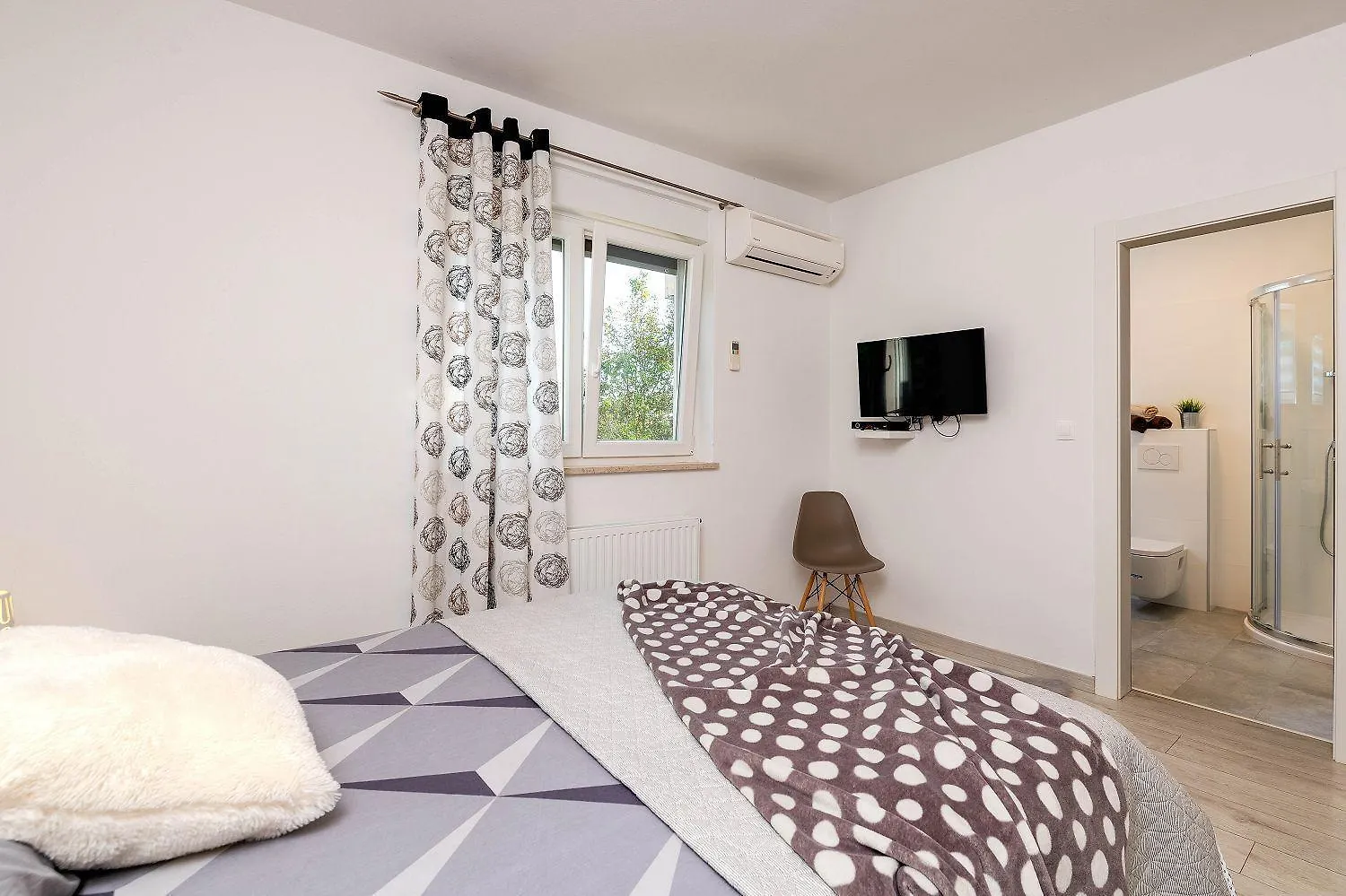Charmante Villa Mit Privatem Pool, Klima, Sonnenliegen, Terrasse Und Grill Manjadvorci