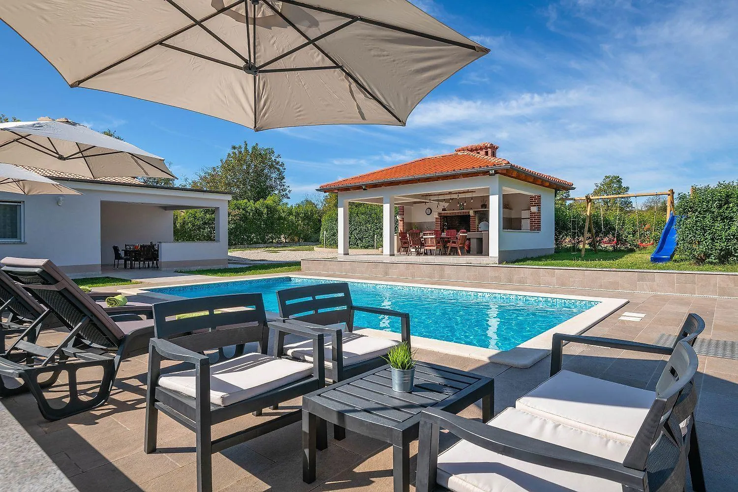 Charmante Villa Mit Privatem Pool, Klima, Sonnenliegen, Terrasse Und Grill Manjadvorci كرواتيا